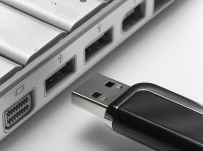 Samouslužni USB flash pogon s više čizma