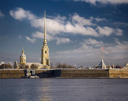 Koja je godina utemeljena u Petrogradu? Tko je osnovao St. Petersburg?
